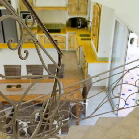 Maison Des Loups Holiday home *