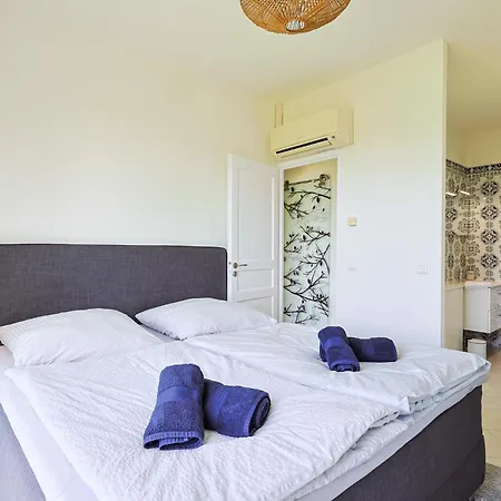 Maison Des Loups Holiday home *