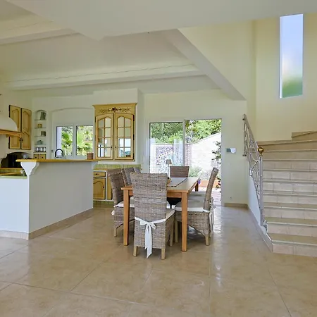 Holiday home Maison Des Loups