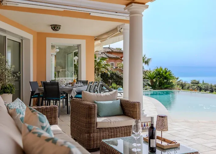 Provenzalische Maison Des Loups - Garten Mit Meerblick Und Infinity Pool By Riviera Homelife Vakantiehuis Sainte-Maxime